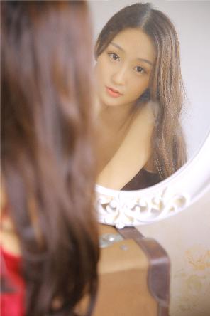 她在丈夫面前被耍了