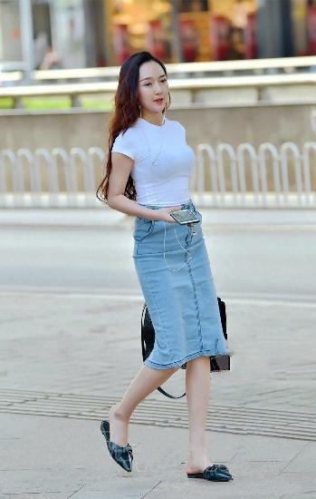 她在丈夫面前被耍了