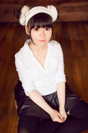 中午妈妈在厨房做饭