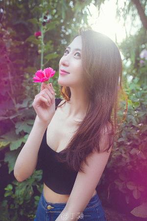 老婆出差闺蜜来家住几天